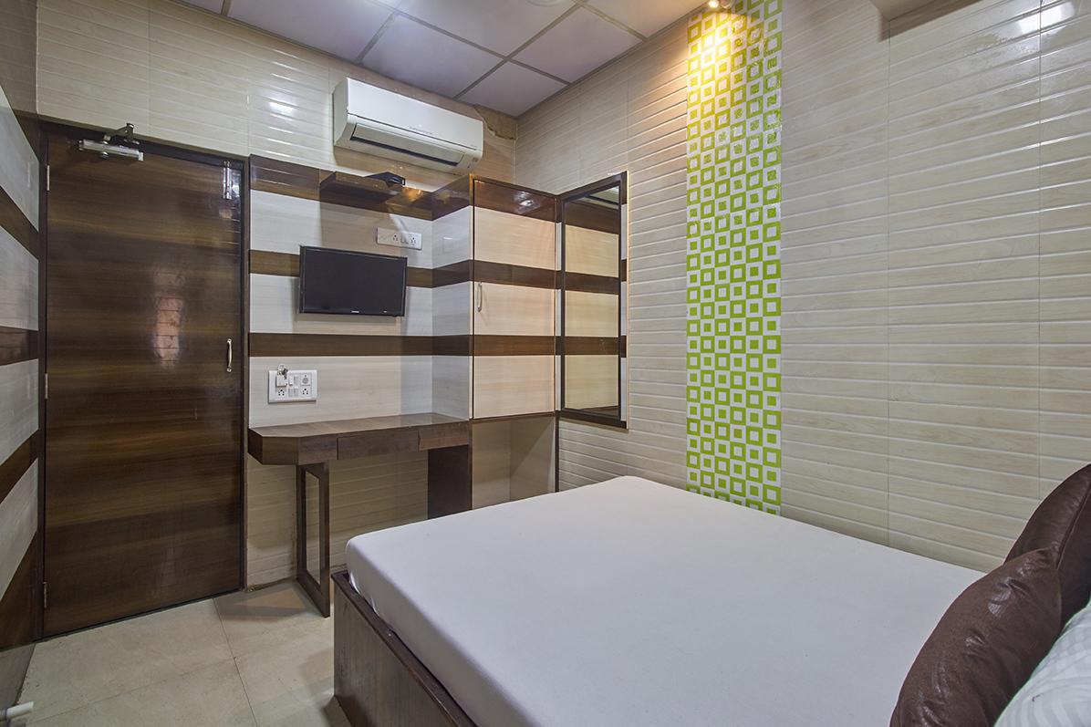 Plaza Guest House Mumbai Exterior photo